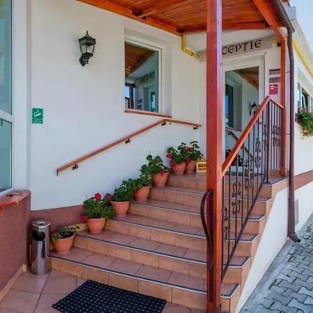 Pensiunea Kronstadt Гостьовий будинок